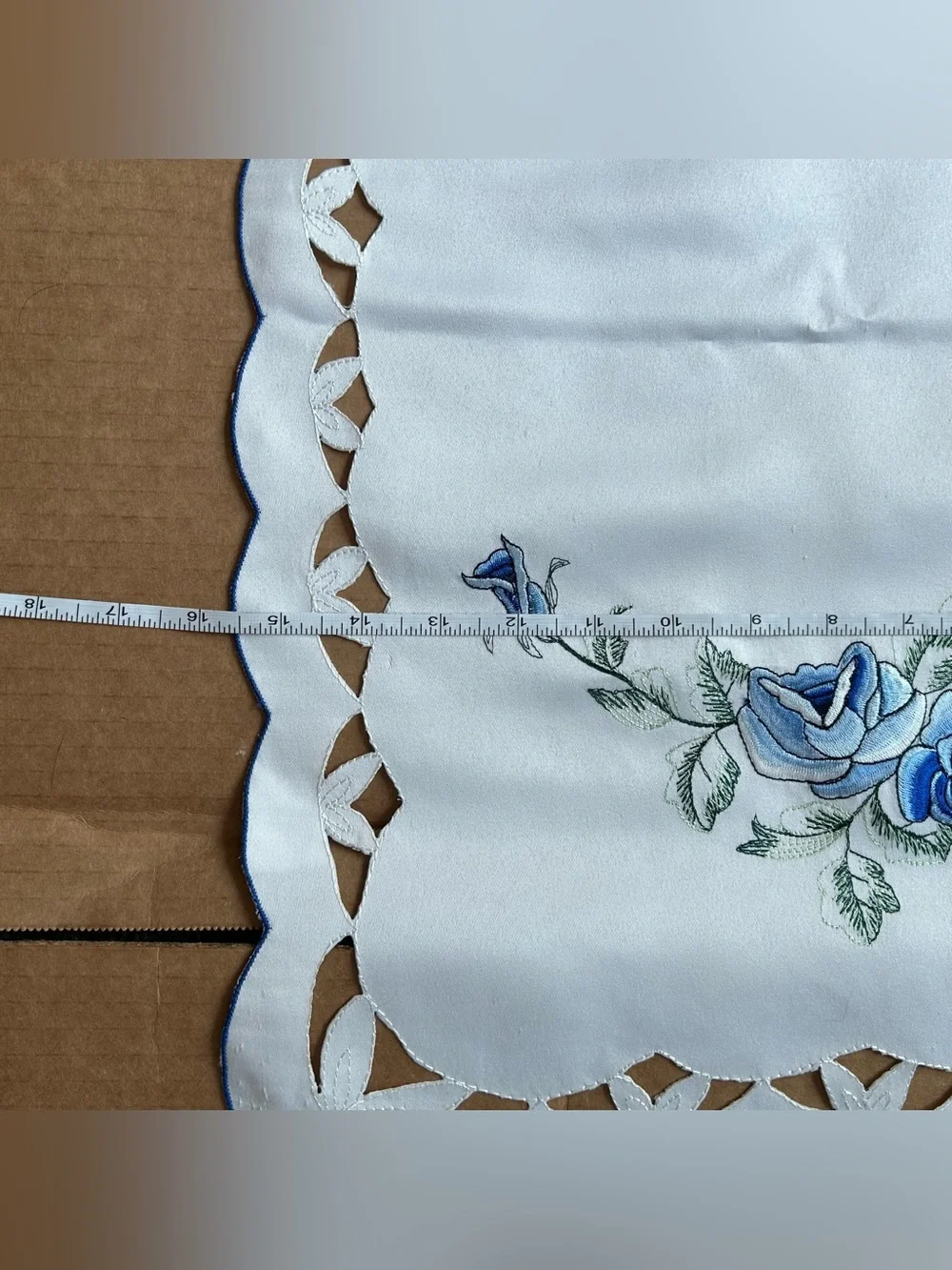 VINTAGE Embroidered Blue Floral Linen Table Runners, Placemats, Doilys. 11pc Set
